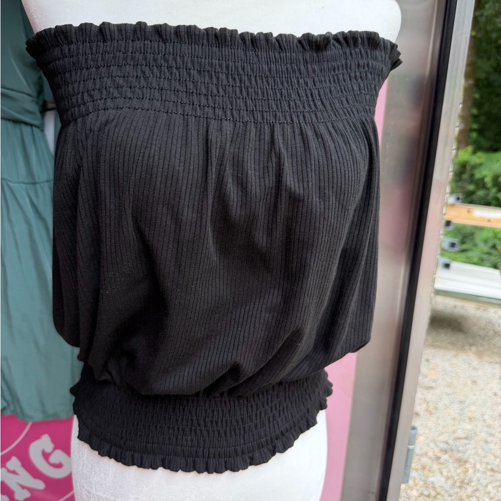 Black strapless tube top with smocked waist💜 NWT